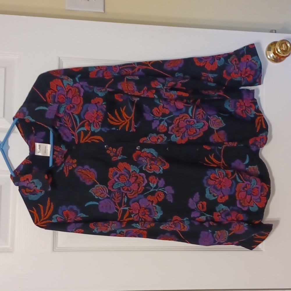 BLAIR sz L, button down blouse, floral embroidered "Look" print fabric on black